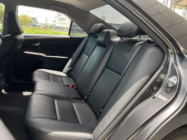 2018年 TOYOTA 2.0 CAMRY 僅跑12萬公里 / I-KEY / 恆溫 / 導航 / 定速 / 原版件  第10張相片