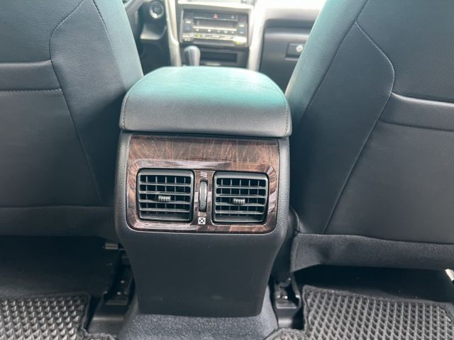 2018年 TOYOTA 2.0 CAMRY 僅跑12萬公里 / I-KEY / 恆溫 / 導航 / 定速 / 原版件  第11張相片