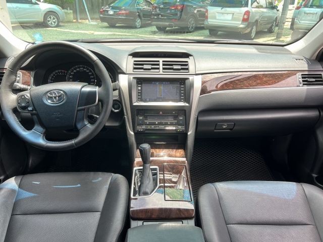 2018年 TOYOTA 2.0 CAMRY 僅跑12萬公里 / I-KEY / 恆溫 / 導航 / 定速 / 原版件  第12張相片