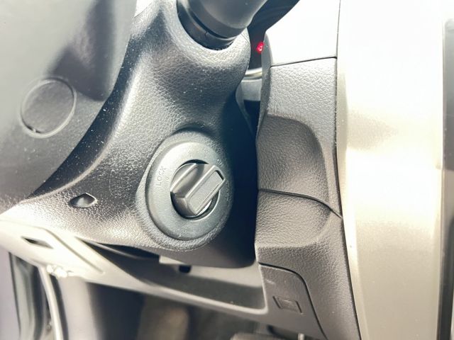 2013年 NISSAN LIVINA 1.6 一手車、原版件、代步首選好車  第14張相片