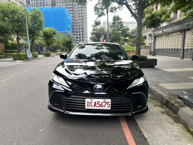 2021年TOYOTA 2.5 CAMRY HV 僅跑4.6萬公里 電池原廠8年16萬公里保固 全額貸 車庫車  第3張相片