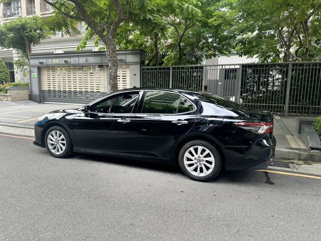 2021年TOYOTA 2.5 CAMRY HV 僅跑4.6萬公里 電池原廠8年16萬公里保固 全額貸 車庫車  第4張相片
