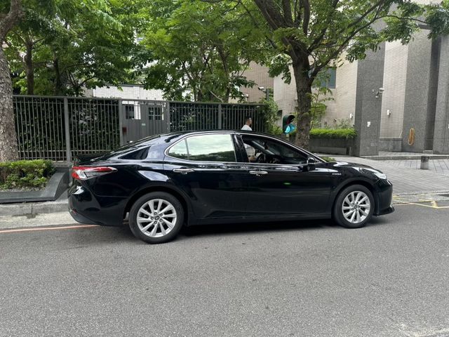 2021年TOYOTA 2.5 CAMRY HV 僅跑4.6萬公里 電池原廠8年16萬公里保固 全額貸 車庫車  第5張相片