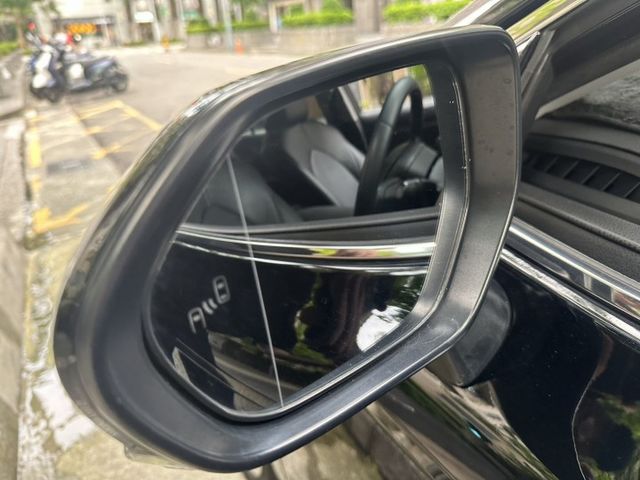 2021年TOYOTA 2.5 CAMRY HV 僅跑4.6萬公里 電池原廠8年16萬公里保固 全額貸 車庫車  第16張相片