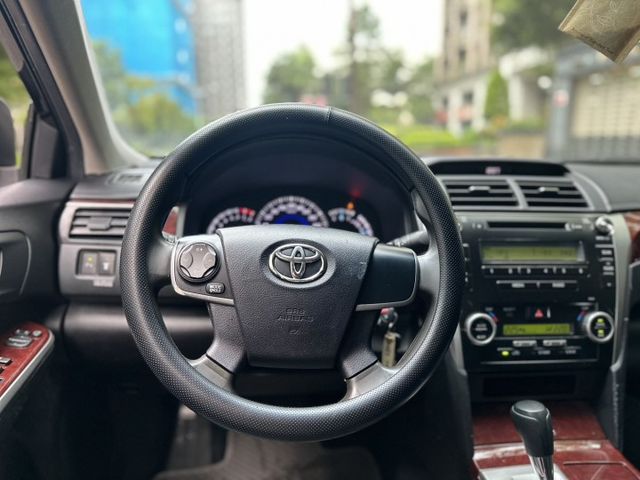 2012年TOYOTA 2.0 CAMRY  僅跑10萬公里 全車原版件 車庫車 車況超優  第9張相片