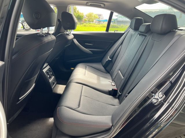 2012年BMW 2.0 320I 總代理 原版件 僅跑11萬公里  第10張相片
