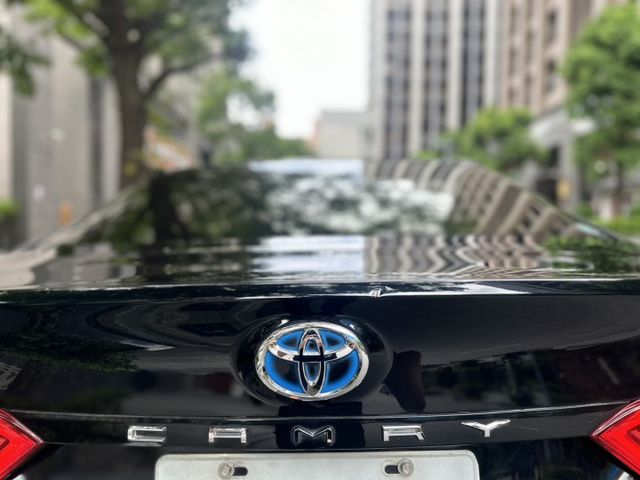2021年TOYOTA 2.5 CAMRY HV 僅跑4.6萬公里 電池原廠8年16萬公里保固 全額貸 車庫車  第17張相片