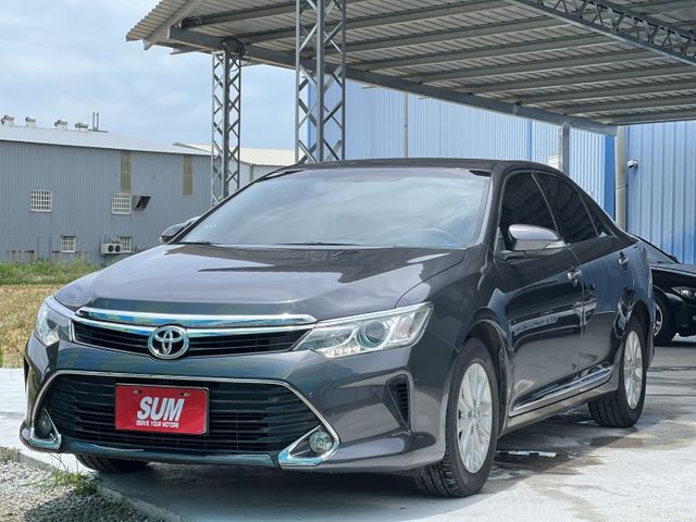 2018年 TOYOTA 2.0 CAMRY 僅跑12萬公里 / I-KEY / 恆溫 / 導航 / 定速 / 原版件  第3張相片