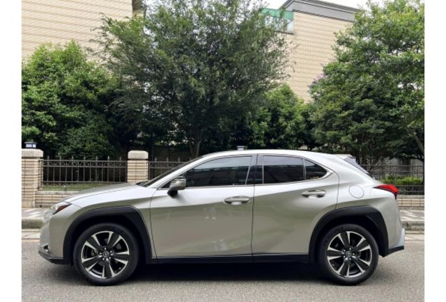 LEXUS 2020年 UX200 菁英PLUS版 一手里程3萬 原廠保養紀錄  第5張相片