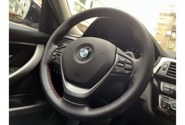 BMW 總代理 320I SPORT LINE 一手里程8萬 認證車  第11張相片