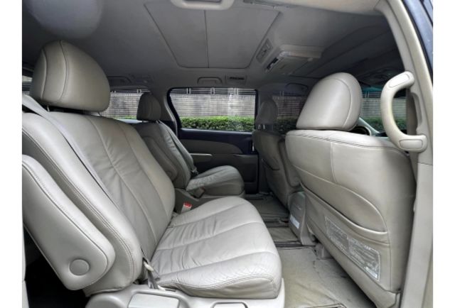 Toyota PREVIA  第9張相片