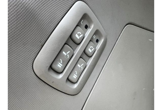 Toyota PREVIA  第16張相片