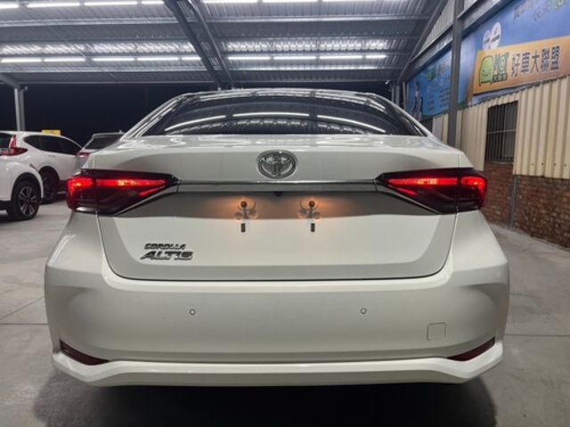 TOYOTA豐田 ALTIS  第2張相片