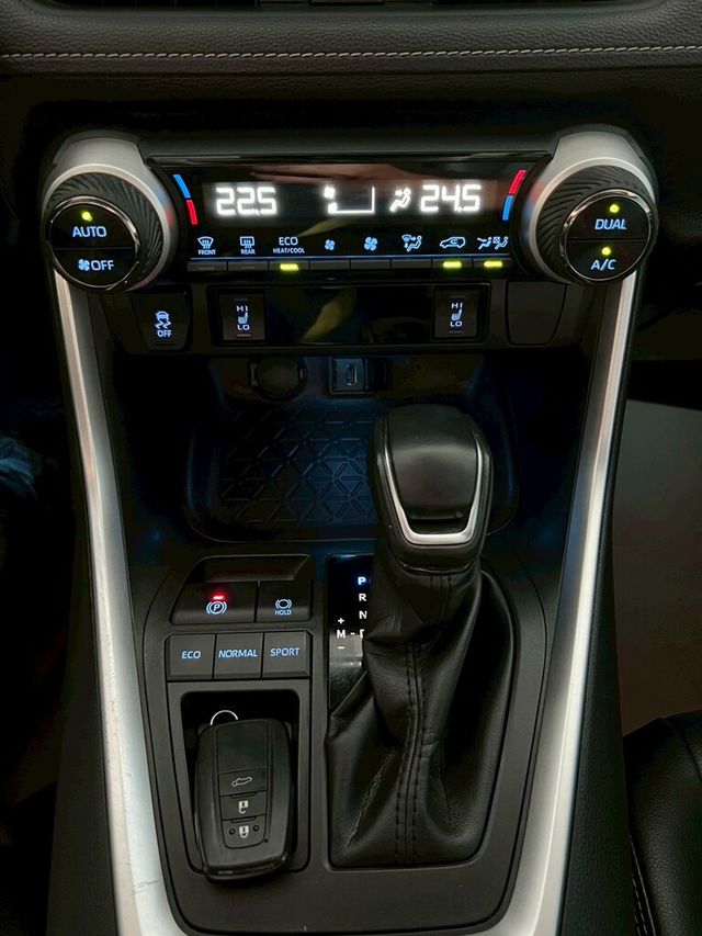 TOYOTA豐田 RAV4  第13張相片