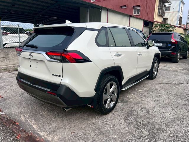 TOYOTA豐田 RAV4  第2張相片