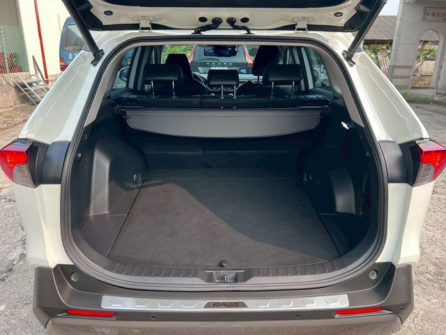 TOYOTA豐田 RAV4  第7張相片