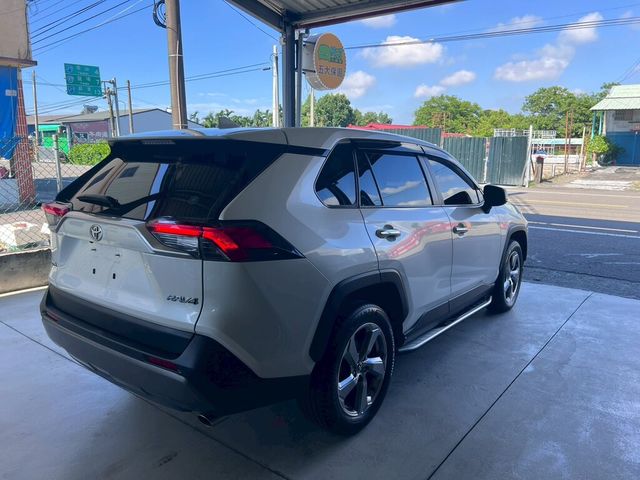 TOYOTA豐田 RAV4  第2張相片
