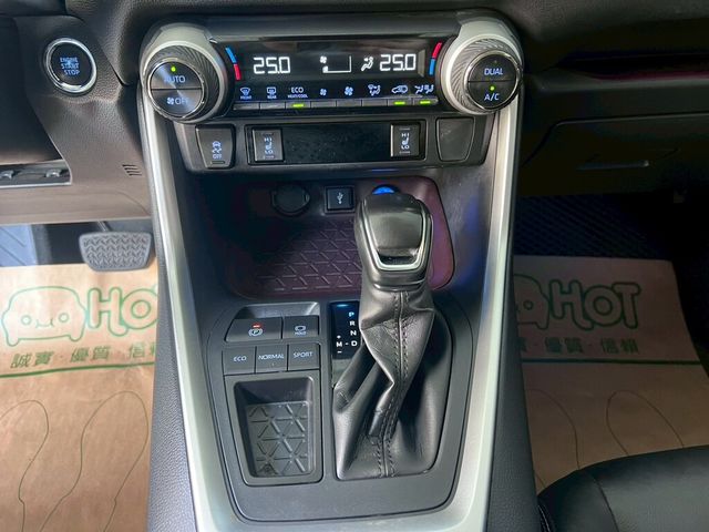 TOYOTA豐田 RAV4  第12張相片