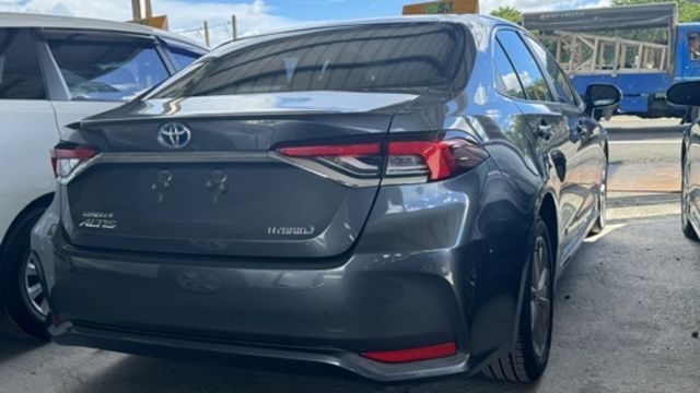 TOYOTA豐田 COROLLA ALTIS HYBRID  第2張相片