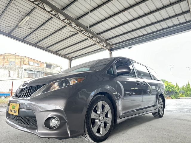 TOYOTA豐田 SIENNA  第1張相片