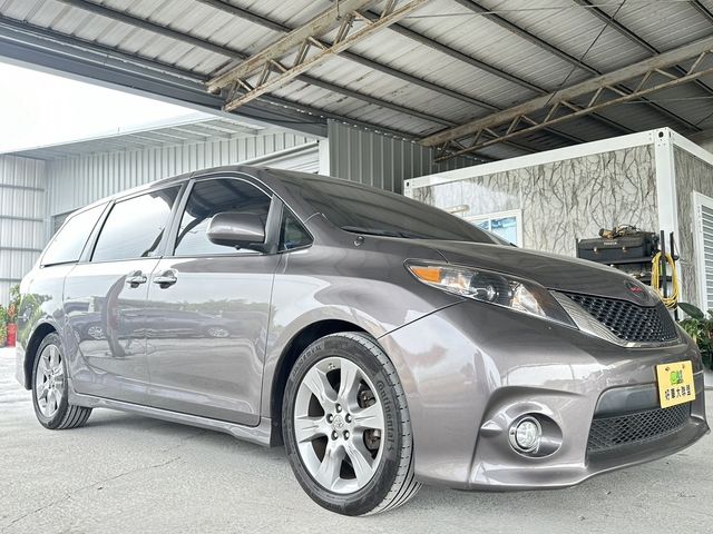 TOYOTA豐田 SIENNA  第3張相片