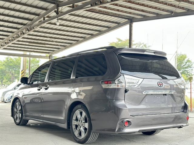 TOYOTA豐田 SIENNA  第4張相片