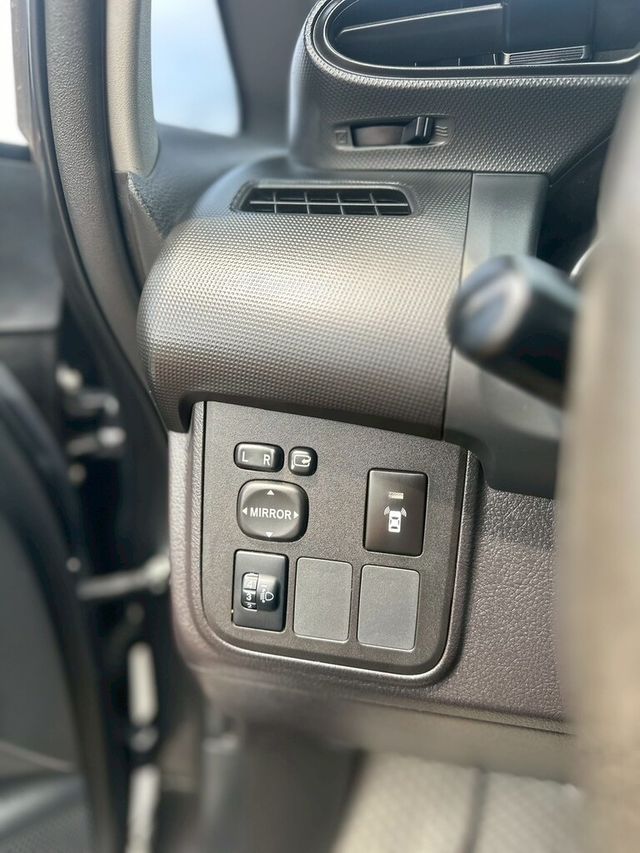 TOYOTA豐田 WISH  第8張相片
