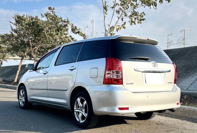 TOYOTA豐田 WISH  第4張相片