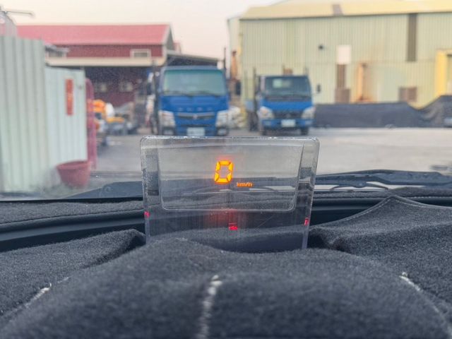 尊貴型 定速/大螢幕/藍牙/恆溫空調/天窗/抬頭顯示器 代步便宜方便!!  第13張相片