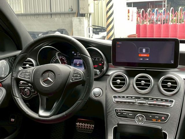 比AMG基本滿再滿 ! IKEY / ACC跟車 / CARPLAY大螢幕 / 冷熱通風椅 / 紅內裝 / 全景天窗  第12張相片