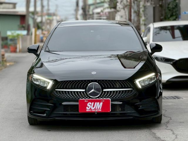 A250 AMG 4Matic 液晶儀表/氣氛燈/手寫觸控板/Ikey/Carplay/空力套件/大改款質感內裝/大天窗  第3張相片