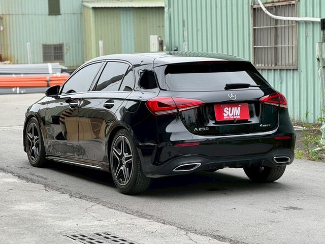 A250 AMG 4Matic 液晶儀表/氣氛燈/手寫觸控板/Ikey/Carplay/空力套件/大改款質感內裝/大天窗  第5張相片