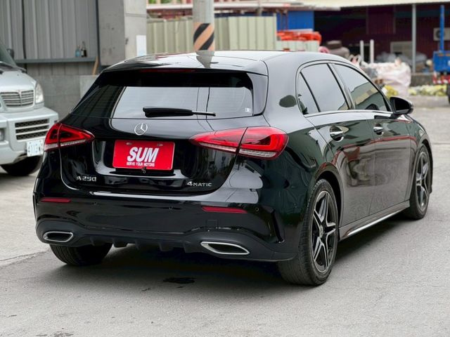 A250 AMG 4Matic 液晶儀表/氣氛燈/手寫觸控板/Ikey/Carplay/空力套件/大改款質感內裝/大天窗  第6張相片