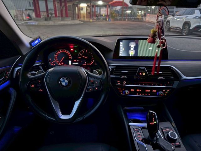 520i 白金旗艦版 升級寶馬專屬安卓機/5AS智慧駕駛/雙前電動椅/Ikey/LED頭尾燈/電子手煞/Autohold  第11張相片