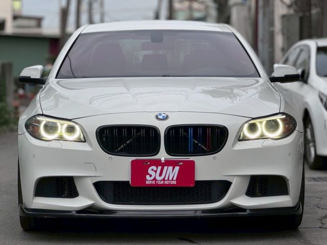 520D 引擎水路已整理!! 升級黑頂棚/摸門解鎖/定速/升級專屬安卓機/改裝音響/電動椅/倒車顯影/電子手煞  第3張相片