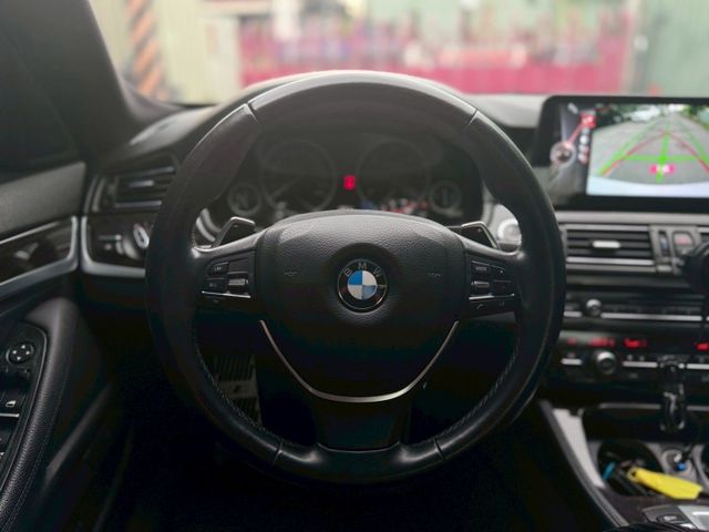 520D 引擎水路已整理!! 升級黑頂棚/摸門解鎖/定速/升級專屬安卓機/改裝音響/電動椅/倒車顯影/電子手煞  第8張相片