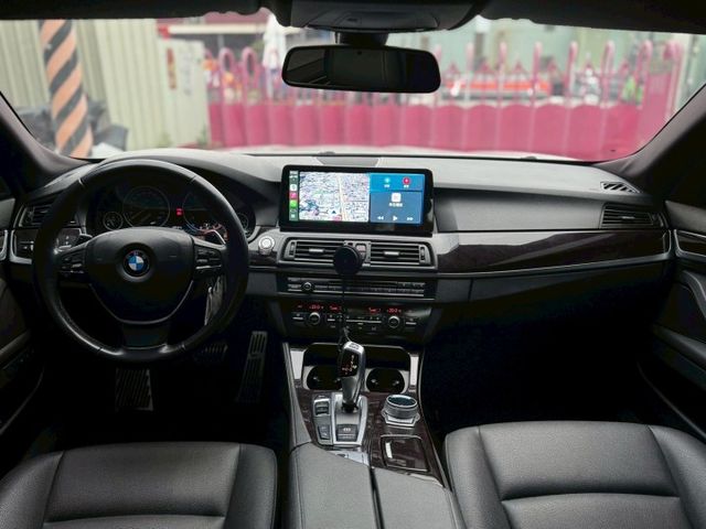 520D 引擎水路已整理!! 升級黑頂棚/摸門解鎖/定速/升級專屬安卓機/改裝音響/電動椅/倒車顯影/電子手煞  第10張相片