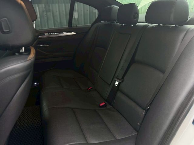 520D 引擎水路已整理!! 升級黑頂棚/摸門解鎖/定速/升級專屬安卓機/改裝音響/電動椅/倒車顯影/電子手煞  第17張相片