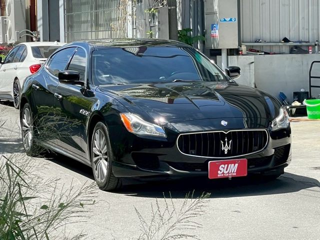 3.0T 你值得擁有的跑車 定速/電動記憶座椅/Ikey/前後雷達/倒車影像/電動窗簾/10支揚聲器  第2張相片