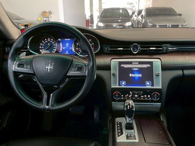 3.0T 你值得擁有的跑車 定速/電動記憶座椅/Ikey/前後雷達/倒車影像/電動窗簾/10支揚聲器  第7張相片