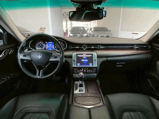 3.0T 你值得擁有的跑車 定速/電動記憶座椅/Ikey/前後雷達/倒車影像/電動窗簾/10支揚聲器  第9張相片