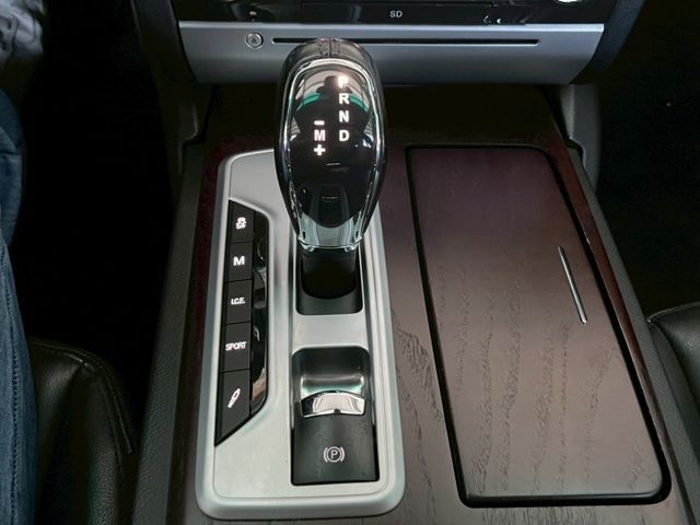 3.0T 你值得擁有的跑車 定速/電動記憶座椅/Ikey/前後雷達/倒車影像/電動窗簾/10支揚聲器  第15張相片