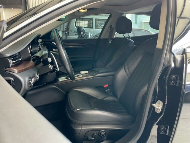 3.0T 你值得擁有的跑車 定速/電動記憶座椅/Ikey/前後雷達/倒車影像/電動窗簾/10支揚聲器  第17張相片