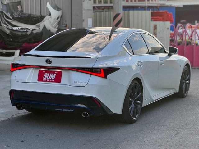 300H F Sport 跟車系統/貫穿式尾燈/空力套件/Ikey/雙前電動椅/液晶儀表/黑頂棚內裝/觸控手寫版  第5張相片