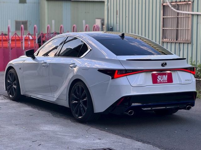300H F Sport 跟車系統/貫穿式尾燈/空力套件/Ikey/雙前電動椅/液晶儀表/黑頂棚內裝/觸控手寫版  第6張相片