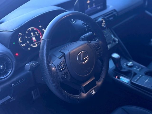 300H F Sport 跟車系統/貫穿式尾燈/空力套件/Ikey/雙前電動椅/液晶儀表/黑頂棚內裝/觸控手寫版  第7張相片