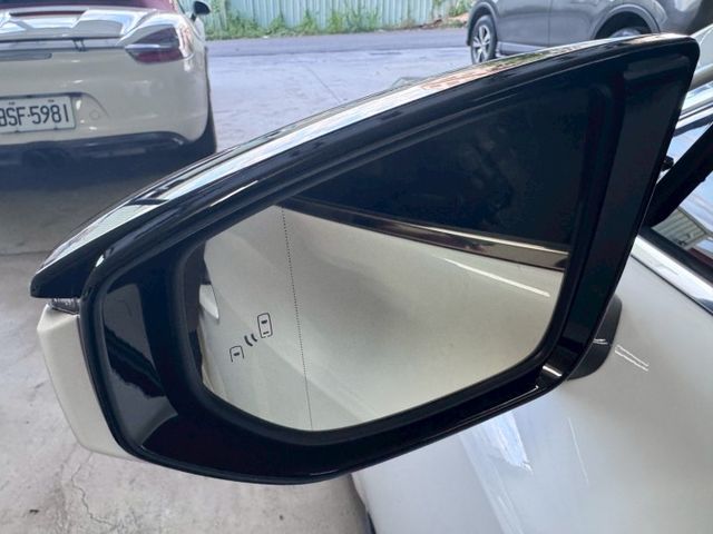 300H F Sport 跟車系統/貫穿式尾燈/空力套件/Ikey/雙前電動椅/液晶儀表/黑頂棚內裝/觸控手寫版  第13張相片