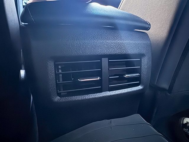 300H F Sport 跟車系統/貫穿式尾燈/空力套件/Ikey/雙前電動椅/液晶儀表/黑頂棚內裝/觸控手寫版  第14張相片