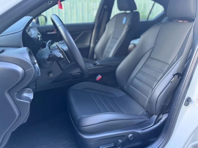 300H F Sport 跟車系統/貫穿式尾燈/空力套件/Ikey/雙前電動椅/液晶儀表/黑頂棚內裝/觸控手寫版  第15張相片