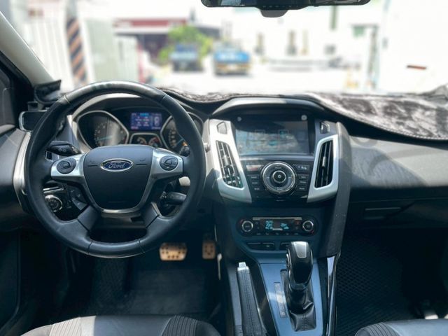 2.0汽油運動版 雙區恆溫/升級大螢幕/Carplay/藍牙/倒車顯影/天窗/方向盤快控  第7張相片